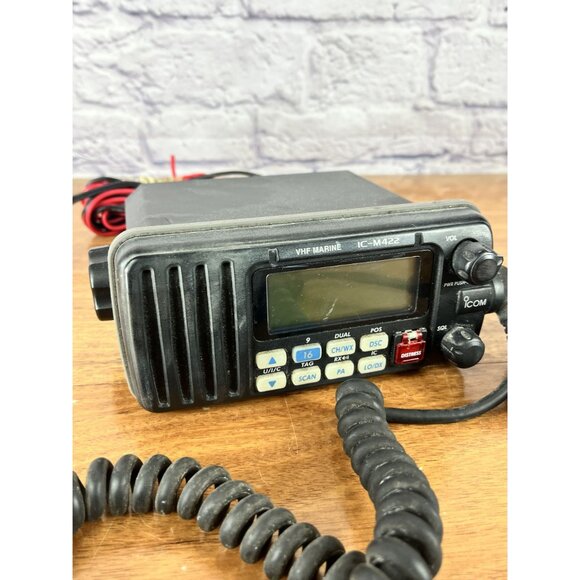 Icom IC-M422 Marine VHF Radio w/Microphone - Picture 4 of 11